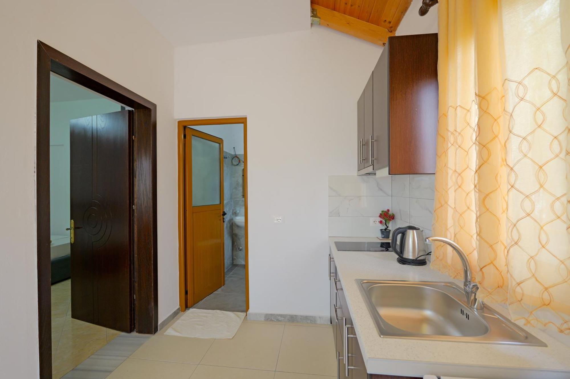 Brahimi Guest House Ksamil Luaran gambar